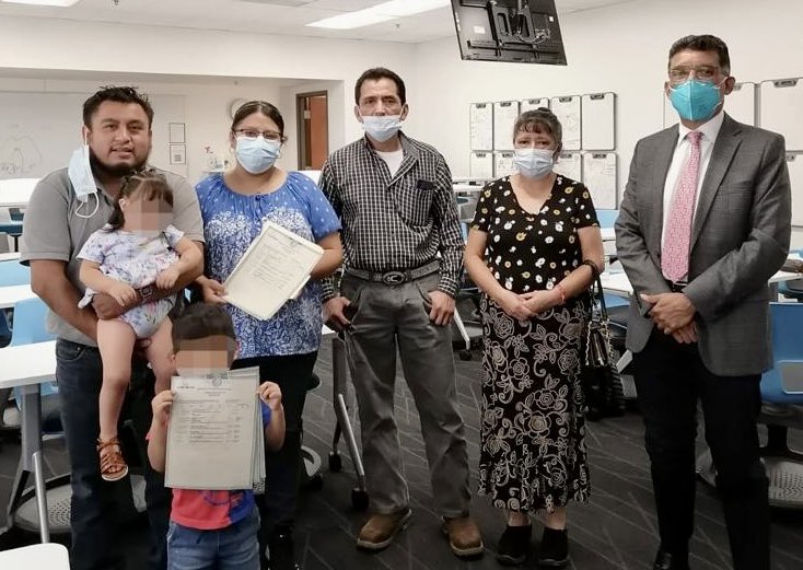 ConsulMexRlm's tweet photo. Hoy @consulmexrlm llevó a cabo Actividades de Documentación en #Alamance, Carolina del Norte, enfocadas en #RegistroCivil #doblenacionalidad, con el apoyo de la organización Valores ValorX y @elonuniversity @SRE_mx @EmbamexEUA @jaime_vbt https://t.co/3zvfi5piXh