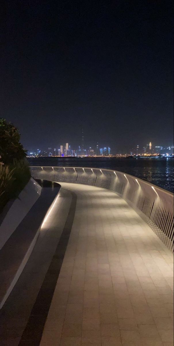 Yasatech's tweet image. Its better to walk alone than a crowd going in the wrong direction. #smma #socialmediamanager #webdevelopers #webdesigner #Dubai #photography