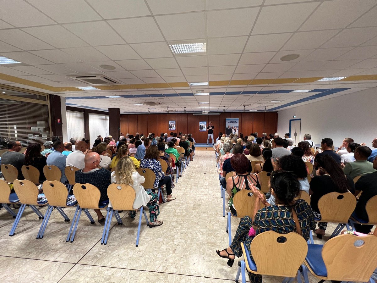 ychenevard83's tweet photo. Nous étions près de 200 réunis ce soir Salle Bortolaso à #LaRode pour une nouvelle réunion publique, la 11ème de cette campagne.
#Toulon #Circo8301 #Législatives2022 https://t.co/tFM4ClOLl8