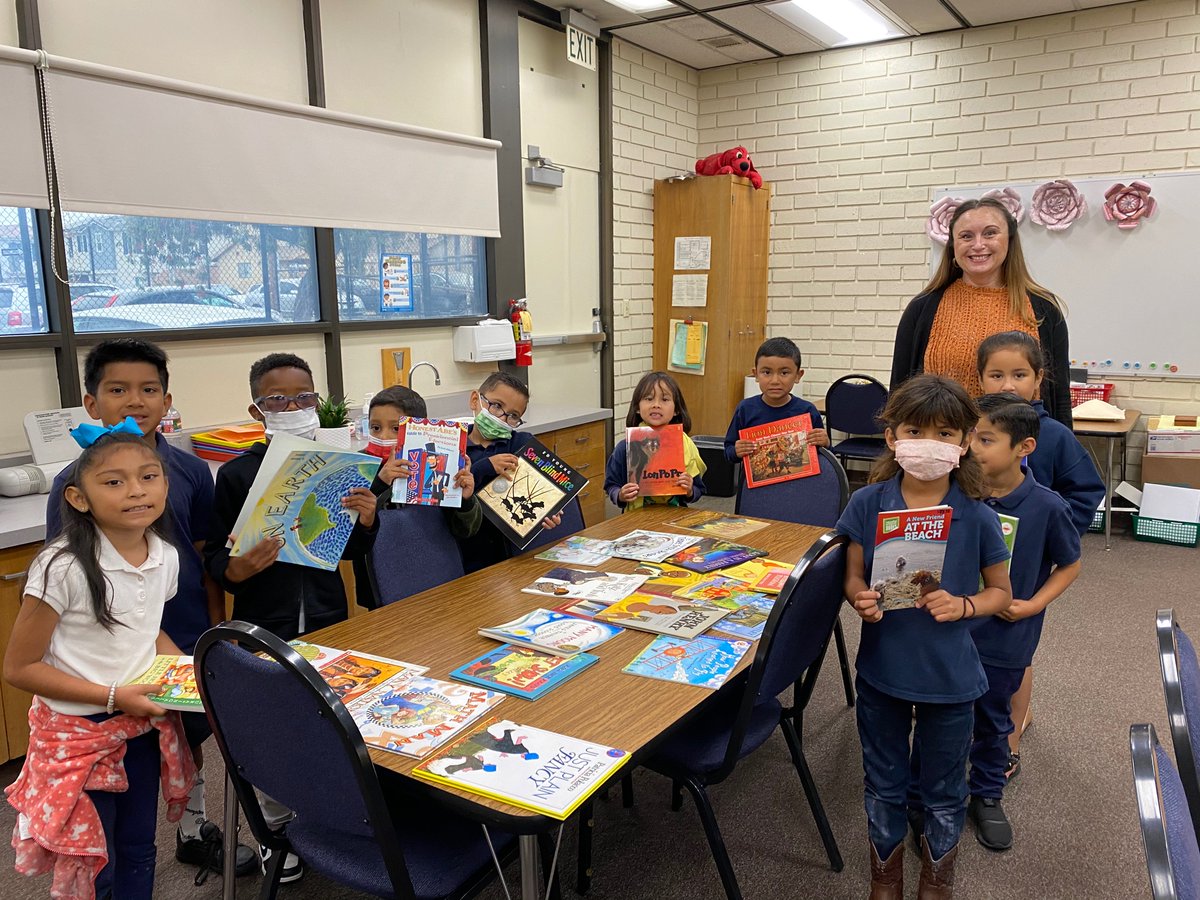 KathyBrownRR's tweet photo. Enjoying the last day of school having a reading party with the Reading Recovery students #RRworks #SignalHillElementary #joyofreading #summerreading #proudtobelbusd #RRCNA #provepossible https://t.co/fFzOYXFrrH