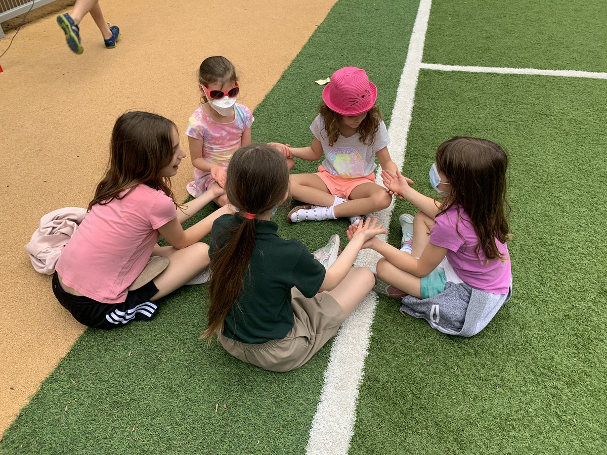 MrsLaschowski's tweet image. Our final Learning Buddies together! What a joy it has been to watch the Grade 5s and Grade 1s bond and build such a strong relationship #yorklearns @theyorkschool