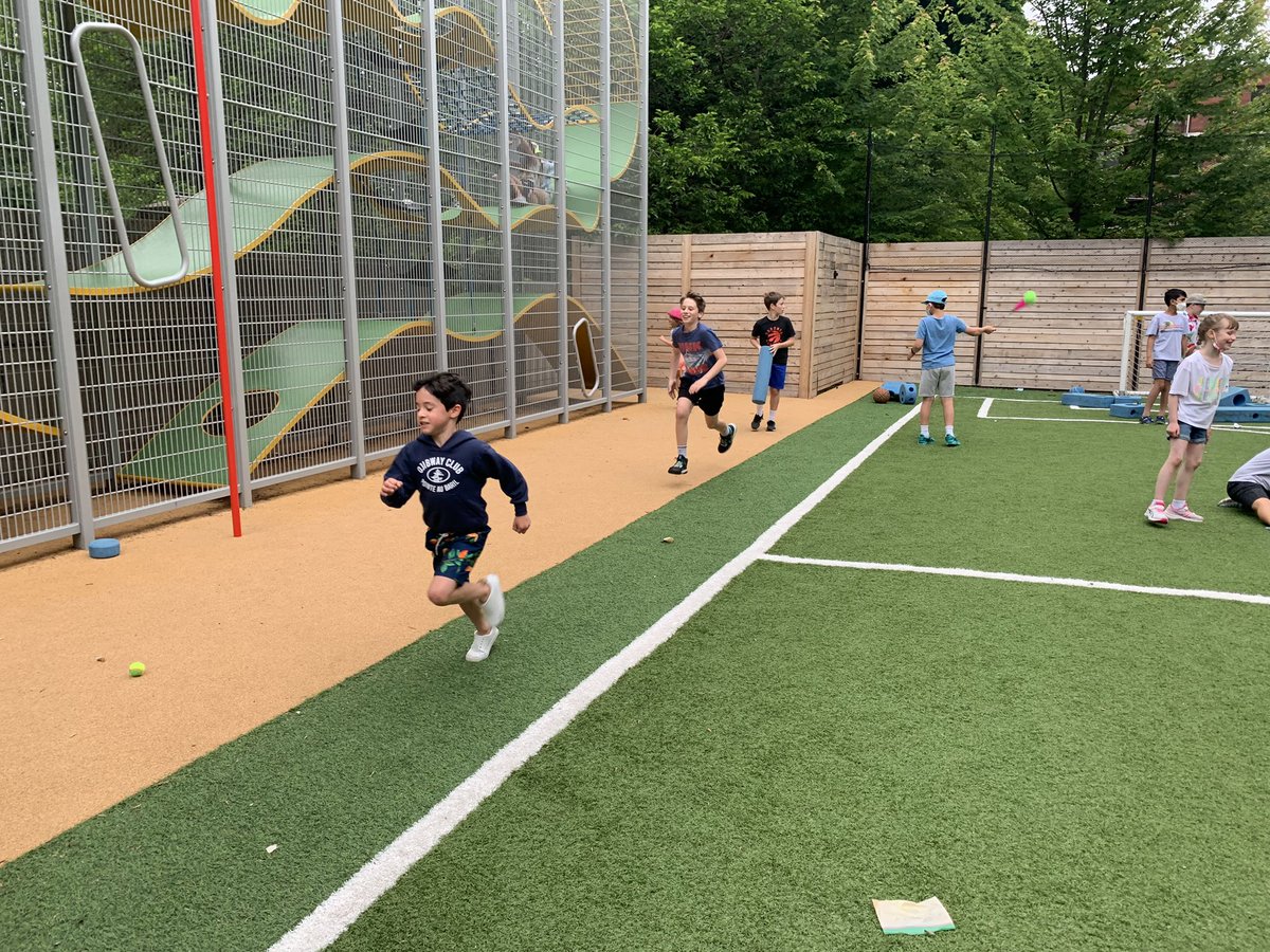 MrsLaschowski's tweet image. Our final Learning Buddies together! What a joy it has been to watch the Grade 5s and Grade 1s bond and build such a strong relationship #yorklearns @theyorkschool