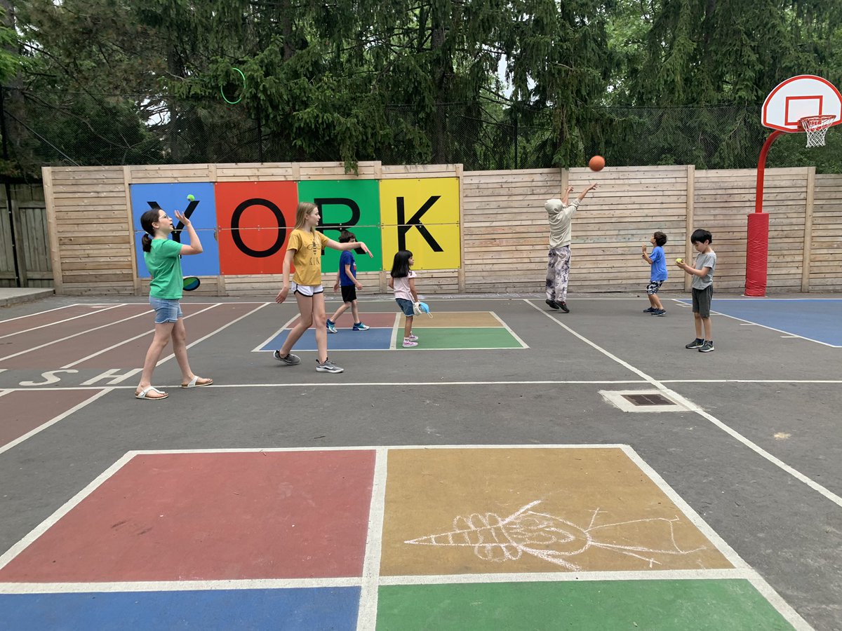 MrsLaschowski's tweet image. Our final Learning Buddies together! What a joy it has been to watch the Grade 5s and Grade 1s bond and build such a strong relationship #yorklearns @theyorkschool