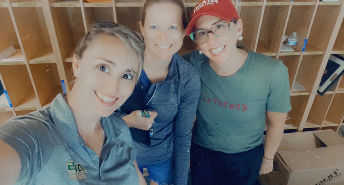 leslilally's tweet photo. Hello, Summer!☀️😎
#Survivors21-22SchoolYear ⁦⁦@SycamoreJrHigh⁩ ⁦@Dr_Reaviator⁩ ⁦@RNamaky⁩ https://t.co/uICOTQ63N1