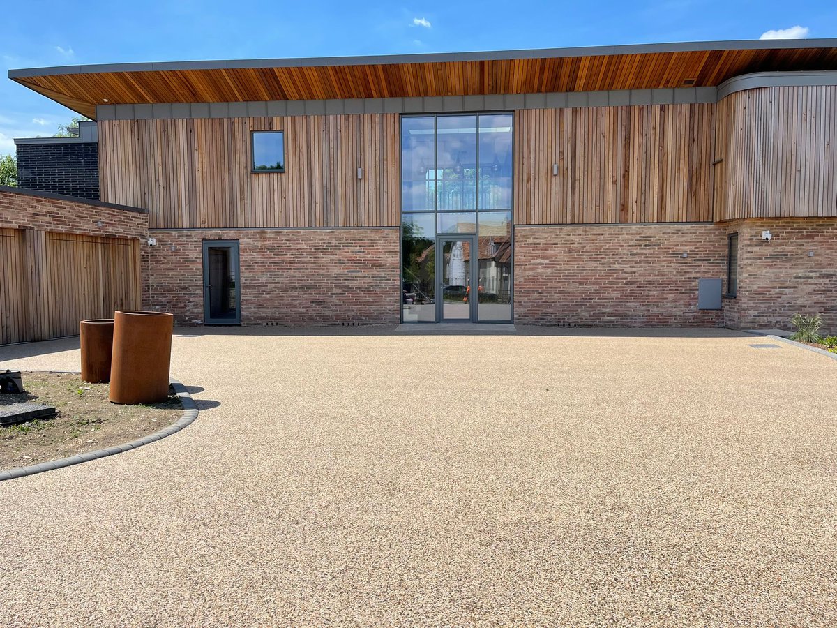 ClearpaveL's tweet photo. Todays job: 235m2 of @sureset Aztec Gold laid near Newmarket, Suffolk. More work ahead this week in the heat 🥵 #resinbound https://t.co/LcxNZvjDTa