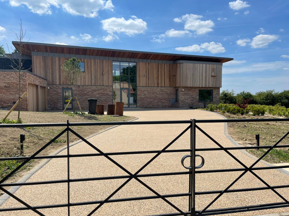 ClearpaveL's tweet photo. Todays job: 235m2 of @sureset Aztec Gold laid near Newmarket, Suffolk. More work ahead this week in the heat 🥵 #resinbound https://t.co/LcxNZvjDTa