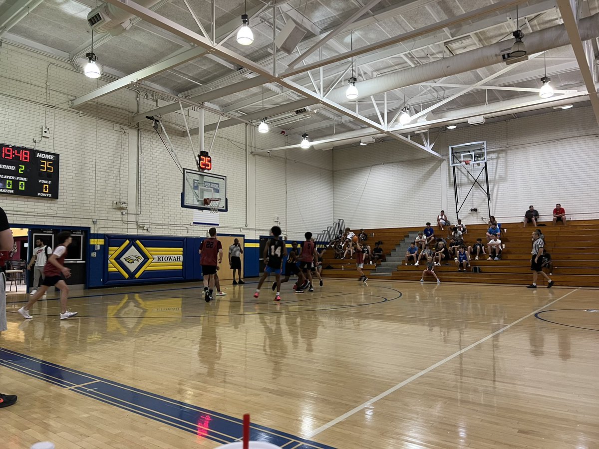 Relentless_Hoop's tweet photo. #RHSummerLeague Final:
@centralghoops 65
@johnscreekhoops 64

Johns Creek had a look to win it after being down 7 with a minute left but it fell just short. Central Gwinnett’s up tempo style of play won it for them, Ethan Wainer had a great game at point guard for Johns Creek. https://t.co/n2gCfQqWWB