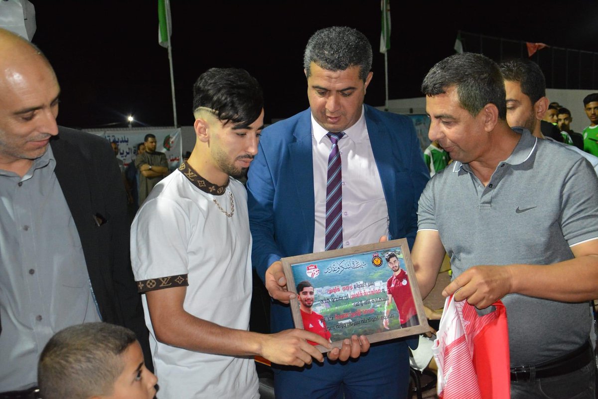 la_vagueverte's tweet photo. Mohamed El Amine Amoura à été accueilli hier soir dans sa ville natale de Jijel à son retour de sélection ! 🇩🇿

PETIT PRINCE AMOURA 💚 https://t.co/gX9LvQF9nT