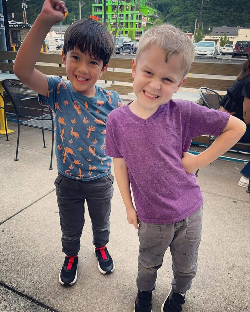 paulaguinto's tweet image. Happy 🧗 climbers! #summervibes #whereisluca instagr.am/p/Ce1eMx5uG_C/