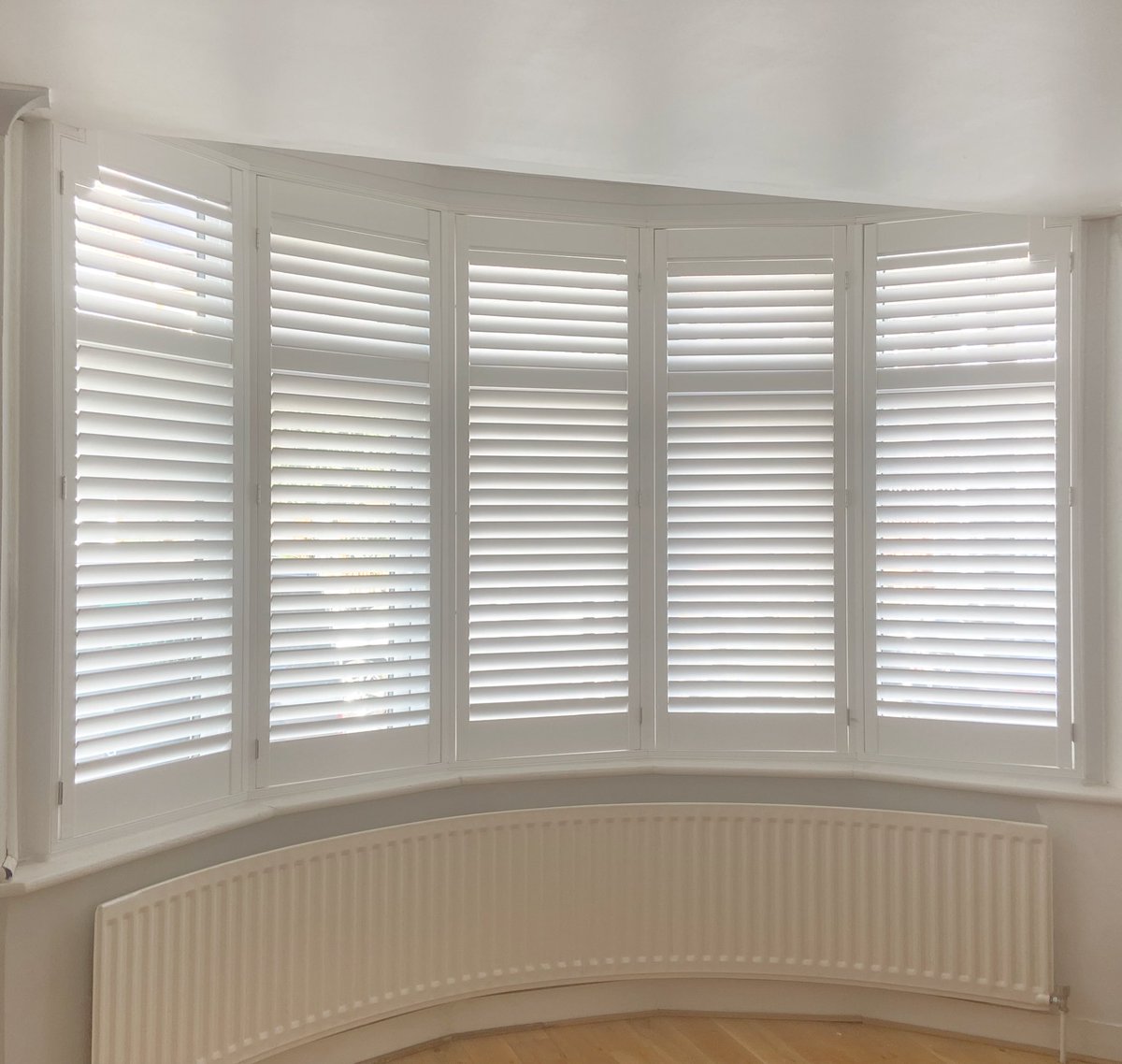 shutters2013's tweet photo. 35% Sale Now On - thank you for your order. We are glad you are happy with your new Full Height Hardwood Plantation Shutters with mid rails &amp; Bay Window Lintel Cut Outs, fitted by us in #Walthamstow , #E17

Call us on 020 3418 8877 to arrange a free survey. https://t.co/26OIuvKNb6