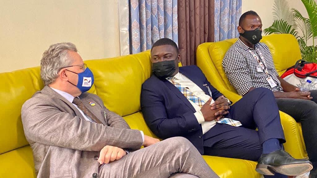 bibystilll's tweet photo. Bilatéralisme et culture 

Au Salon Diplomatique de l’aéroport international du Cap-Haïtien avec mon grand ami Jens Kraus Massé, Ambassadeur de l’Allemagne en Haïti.

Diplomatie
Allemagne#UE#IDRI# 
@AmbAlleHt 
Guercy Rosana
Juin 22 https://t.co/rNXOdi3KVG