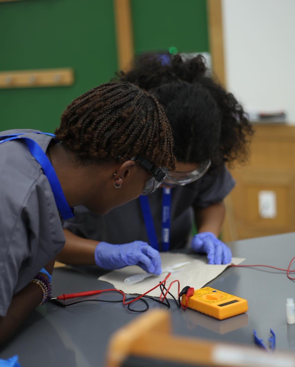 The ChemCampers made their own solar cells today! ☀️ #seebluestemcamp #seeblue #seeblueseestem
