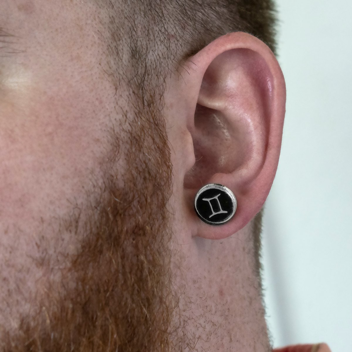 Vee Leoleon tweet media