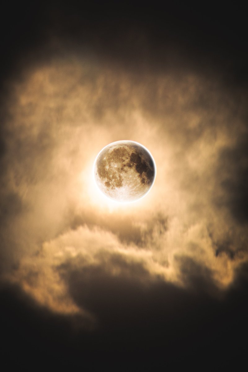 Yosnier_'s tweet photo. last night's full moon in Sagittarius <3 https://t.co/3T5YnqII0N