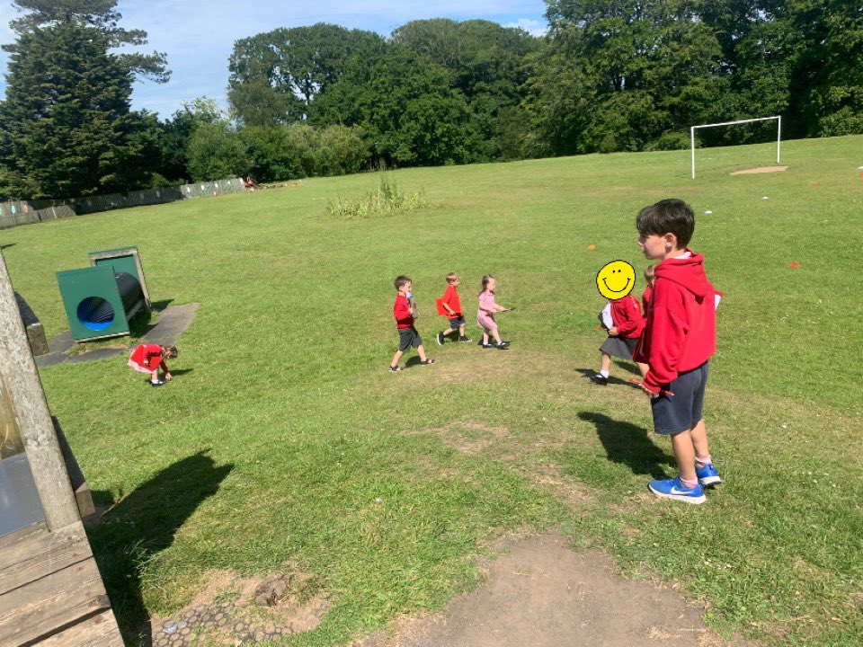 MayalsSchool's tweet photo. Reception have had lots of fun in Language Club today 🏴 Focusing on Welsh colours and going on a ‘colour hunt’ around the school grounds 🔴🟣🔵🟡🟠🟢
Hwyl a sbri yn clwb Cymraeg hwddiw.
Helfa lliw o gwmpas y ysgol, da iawn Dosbarth Derbyn 🔴🟣🔵🟢🟡🟠
#MayCym #MayLLC https://t.co/GQAcHyyJFz