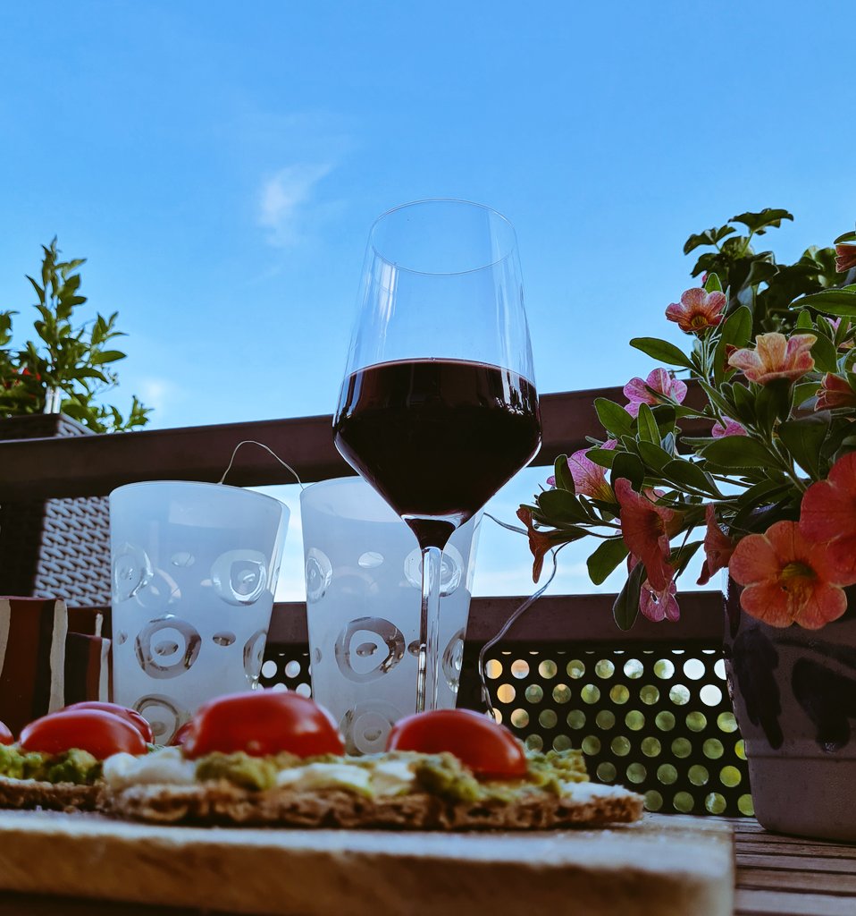 Lange Tage in der Schule sind mit tollem Team gut auszuhalten. Und trotzdem viel zu lang🤪 Elternversammlung der neuen 5er in 2 Durchgängen... Danke euch liebes #Francketeam #franckeschule <a href="/chrishenze1/">chris henze</a> <a href="/herr_jammi/">herr_jammi</a> @AltenburgDiana u.a. #Teamarbeit #twlz