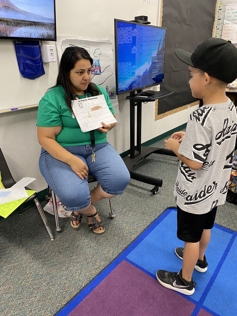 MaryFarfan2015's tweet photo. Using Nancy Fetzer to retell their Narrative Writing @Sra_anguiano @scamathew @BurtonSchools #bsdproud #ososbilingües #scamathew https://t.co/UkbSU1N61V