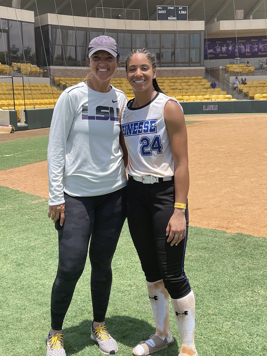 warren_rissa's tweet photo. I had a great time and learned so much at the LSU Camp these past four days! Thank you for a awesome camp and having me 💛💜#GeauxTigers @LSUsoftball @BethTorina @16uNeal https://t.co/GLwOEj37qe