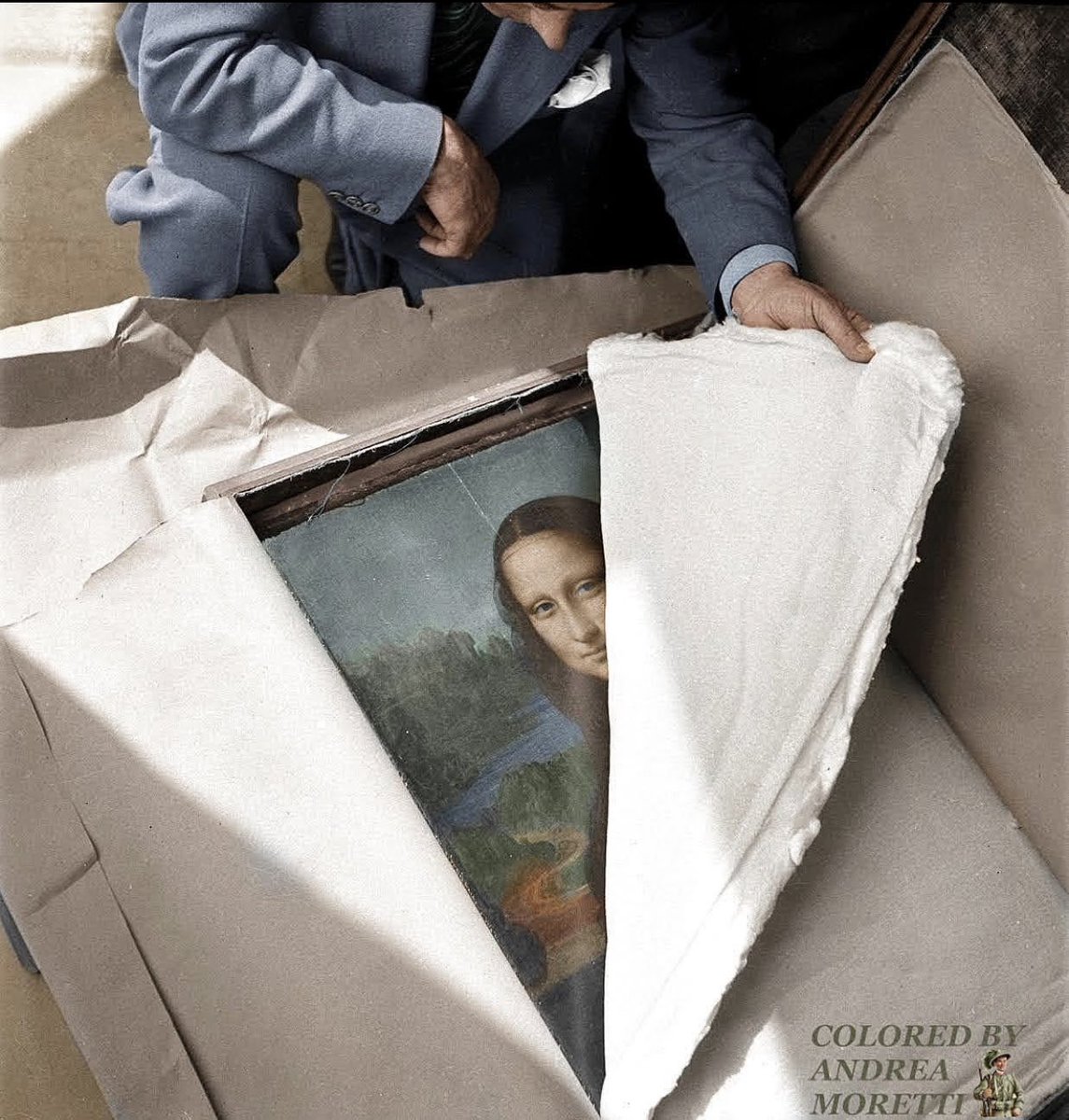 DigitalCodex0's tweet image. Mona Lisa being returned to the Louvre museum at the end of WW2 (Paris, 1945)