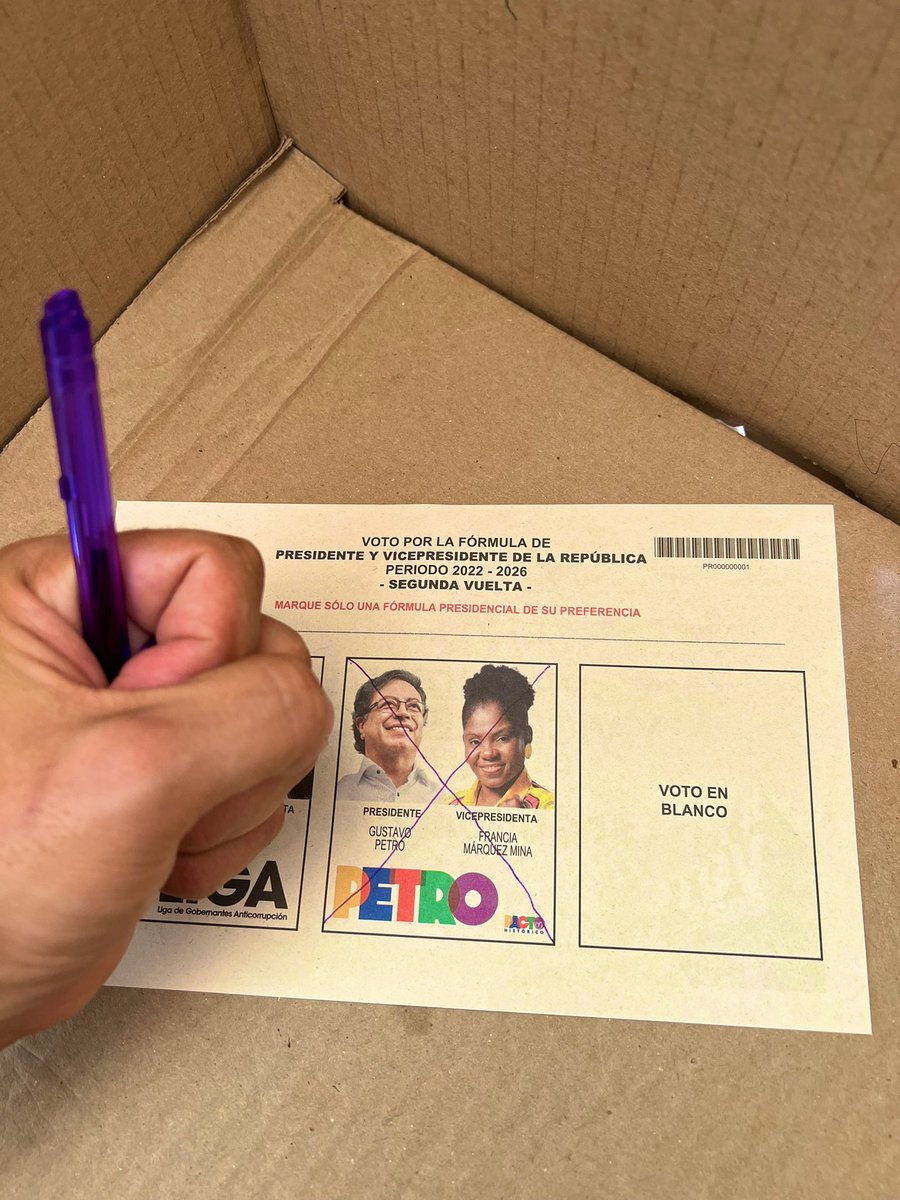 aplastapayasos's tweet photo. ¡Ya cumplí con mi deber! ¡Ustedes que no se deciden a votar, hagamos un intento por cambiar la mafia política que nos ha hurtado y asesinado por décadas! @petrogustavo y @FranciaMarquezM https://t.co/DeXiG1Rdeo