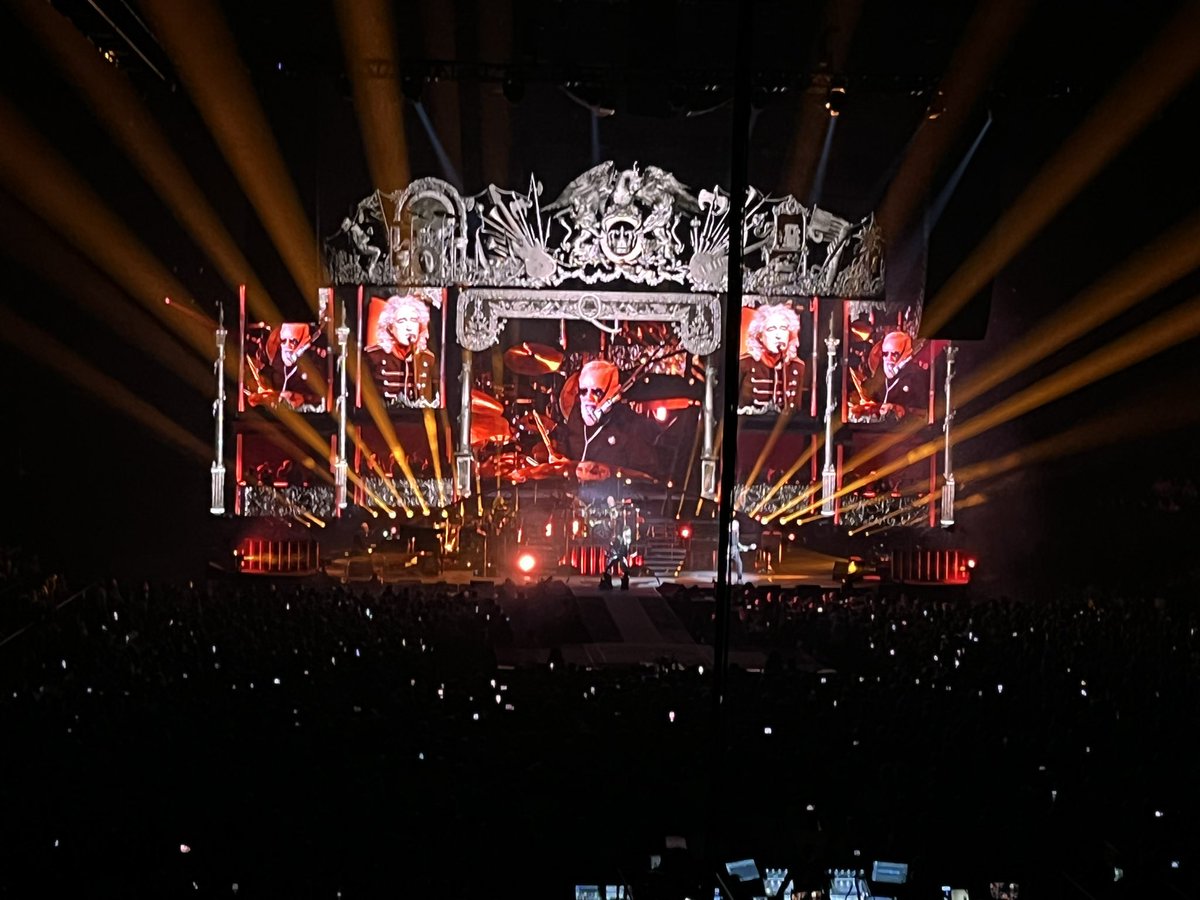 DaveyMeth's tweet photo. Yesterday, Vegas…today Queen at the O2  #bestlife https://t.co/9V0Ff5tTFs