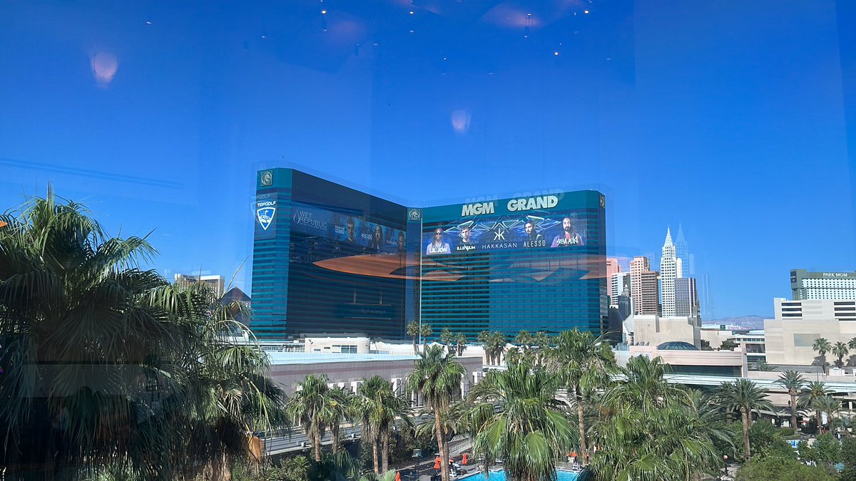 DaveyMeth's tweet photo. Yesterday, Vegas…today Queen at the O2  #bestlife https://t.co/9V0Ff5tTFs