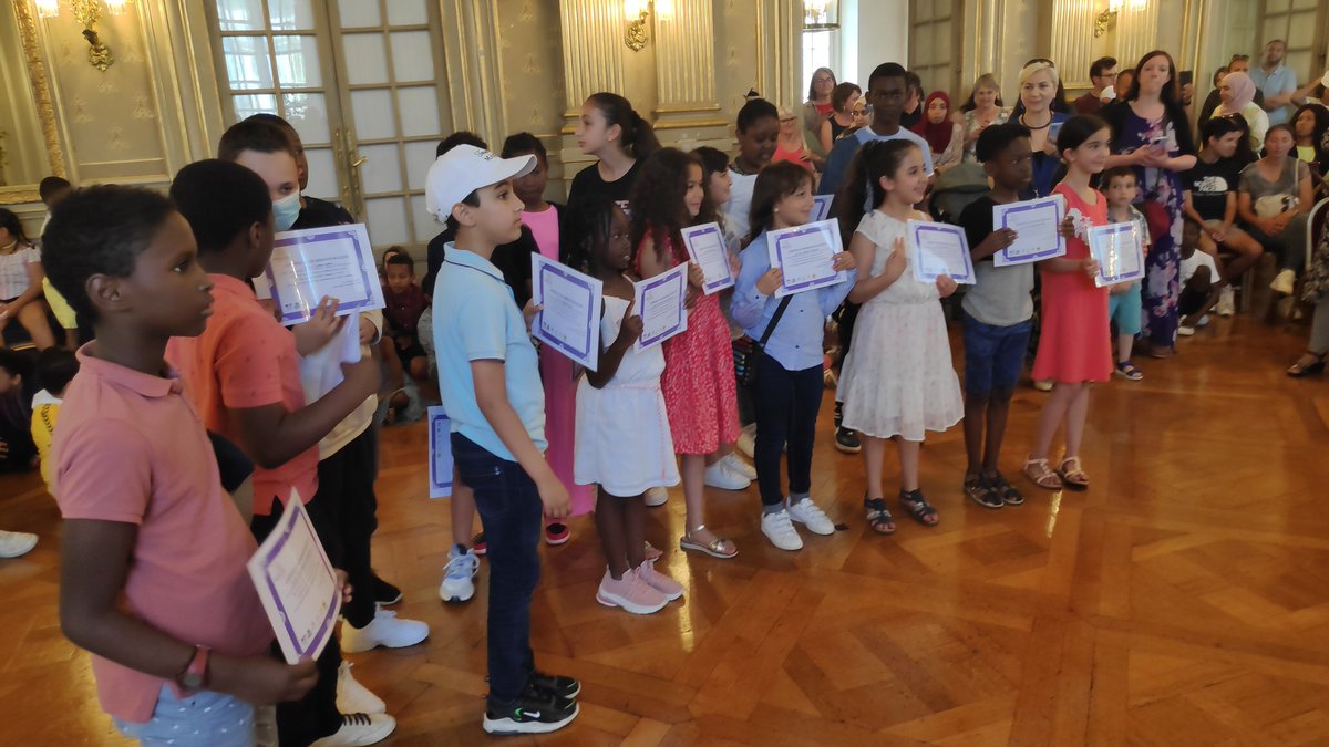 Prevert_Rennes's tweet photo. Cérémonie, à la mairie de Rennes, des remises de diplômes aux élèves médiateurs. 
Merci @optima_rennes et @metropolerennes pour ce temps citoyen. 
Quelle fierté pour les élèves ! 
@acrennes @DSDEN_35 @Rougier_Gaelle @edd_acrennes @Chr_Lucas35 @estelle_moumin @sbcpc35 @Commelind https://t.co/FK8IKRb34p