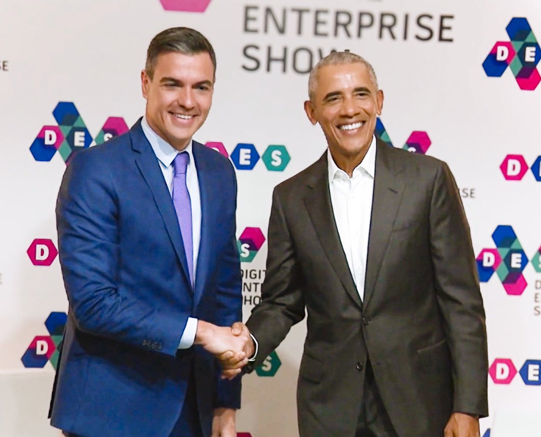 JamesCostos's tweet photo. Excited to welcome @BarackObama to #Malaga to discuss the ongoing and robust collaboration between #Spain &amp; U.S., advancing digital transformation, entrepreneurship and the rapidly expanding audiovisual sector with President @sanchezcastejon.

#AlwaysForwardTogether 🇺🇸&amp;🇪🇸 https://t.co/QAU7sp5MM7