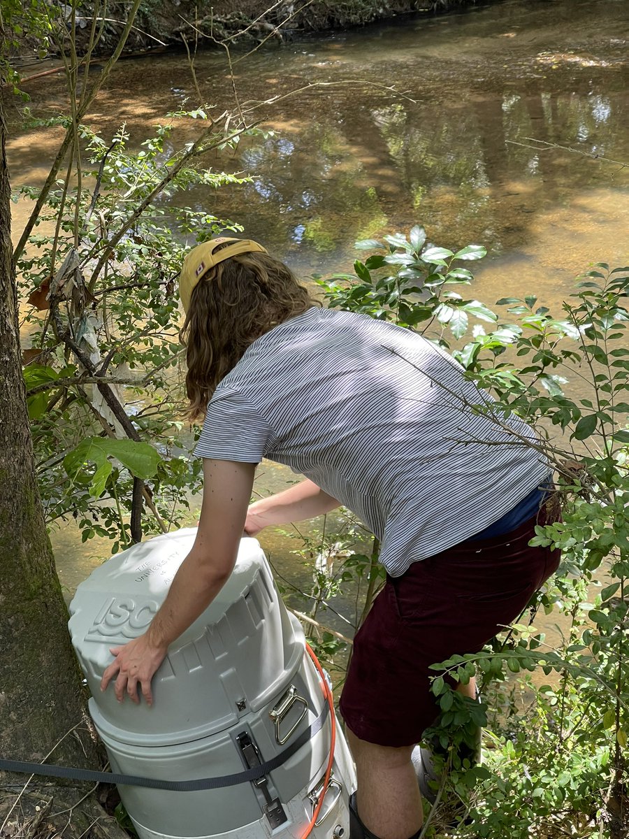 Lovelesswaters's tweet photo. Just helped #wundergrad and #REU student Ben deploy an ISCO for an incoming storm tonite! Canโt wait to see the data! #Shogrenlab #stormchasing https://t.co/n6RtIRDhCk