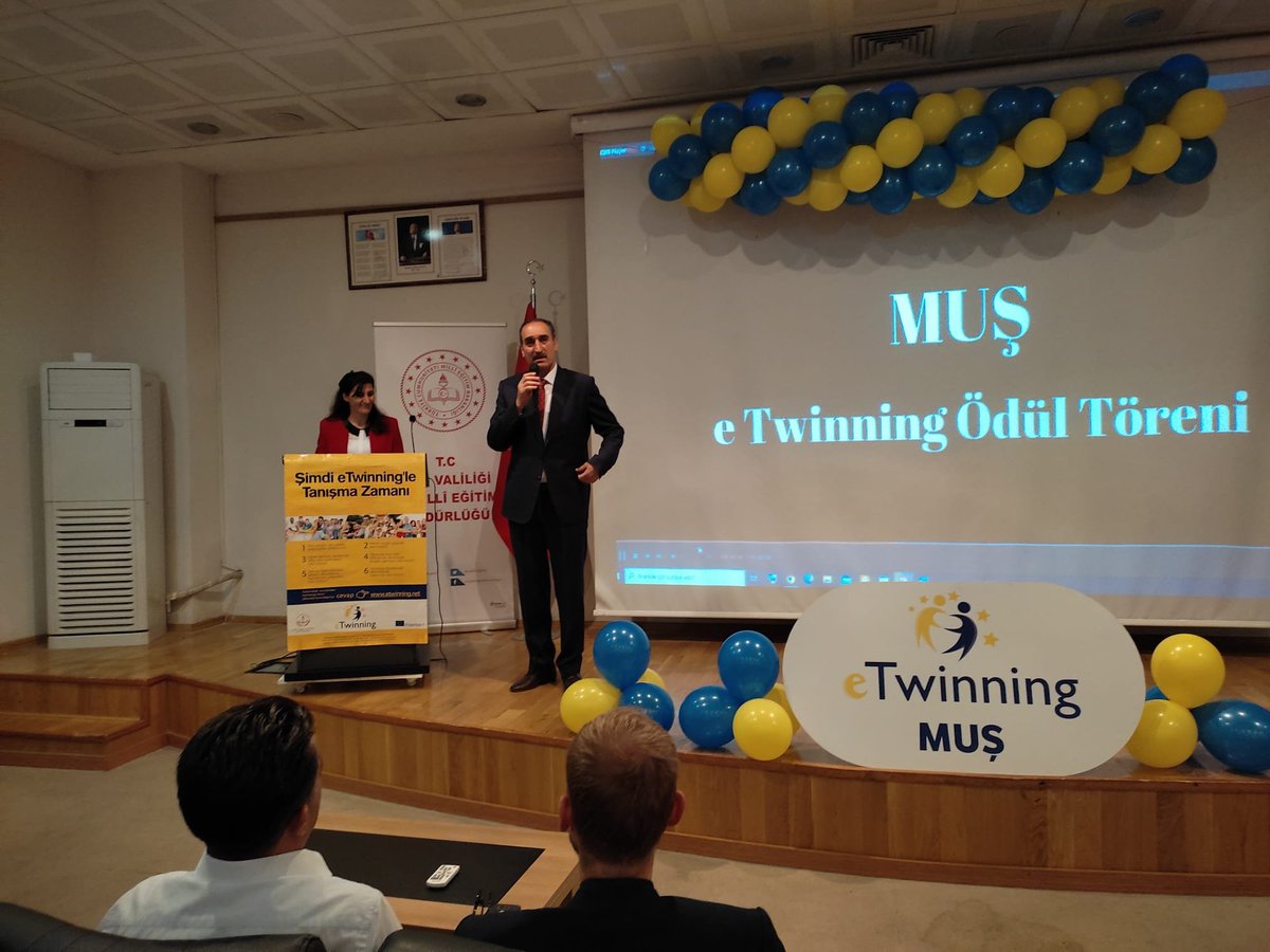 İl Millî Eğitim Müdürümüz Sn. Enver KIVANÇ, 2020-2021 yılında yaptıkları projelerde kalite etiketi kazanan öğretmenlerimiz ve kalite levhası kazanan okullarımızın ödüllerini vermek üzere düzenlenen eTwinning ödül törenine katıldı <a href="/tcmeb/">Millî Eğitim Bakanlığı</a> <a href="/yilmaznazif/">Nazif Yılmaz</a> <a href="/fehmirasimcelik/">Fehmi Rasim Çelik</a> <a href="/EnverkV/">Enver KIVANÇ</a>