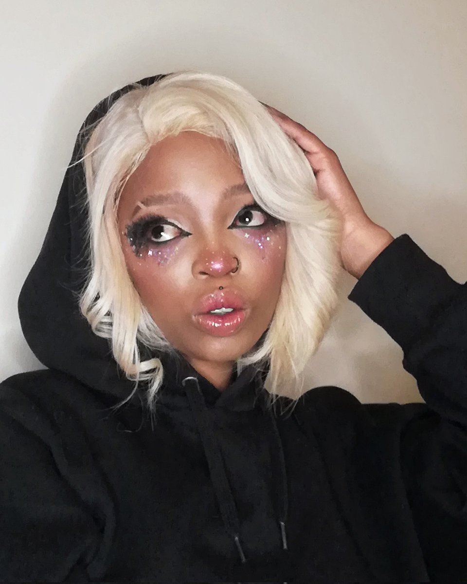 Tracey_Tray's tweet photo. Day 3: Maybe you're born with it
So I'm born with  creative beauty. It can be messy. It can be bright. It can be dark. All in saying is creative beauty is within us all.

#7days7faces
#maybellineNY #makeupchallenge 
@foyinog #makeupinthecities_africa https://t.co/dZKIRJV34i