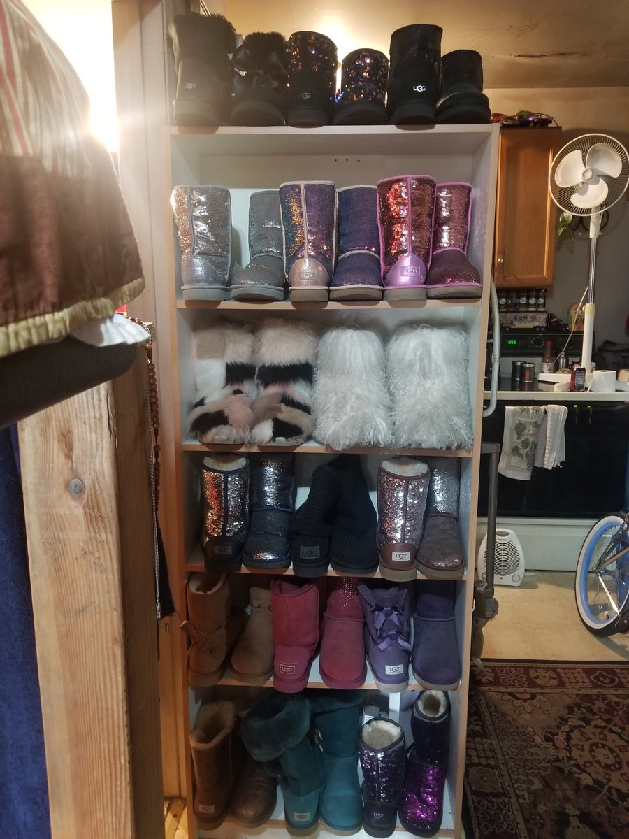 BestMomEverSuzy's tweet photo. @UGG I'm a huge fan! #UGG and that's not all my boots..lol plus I have Ugg clothing &amp; purses . I just treated us to flannel Ugg sheets. They are heaven! https://t.co/ledx5e7m6M