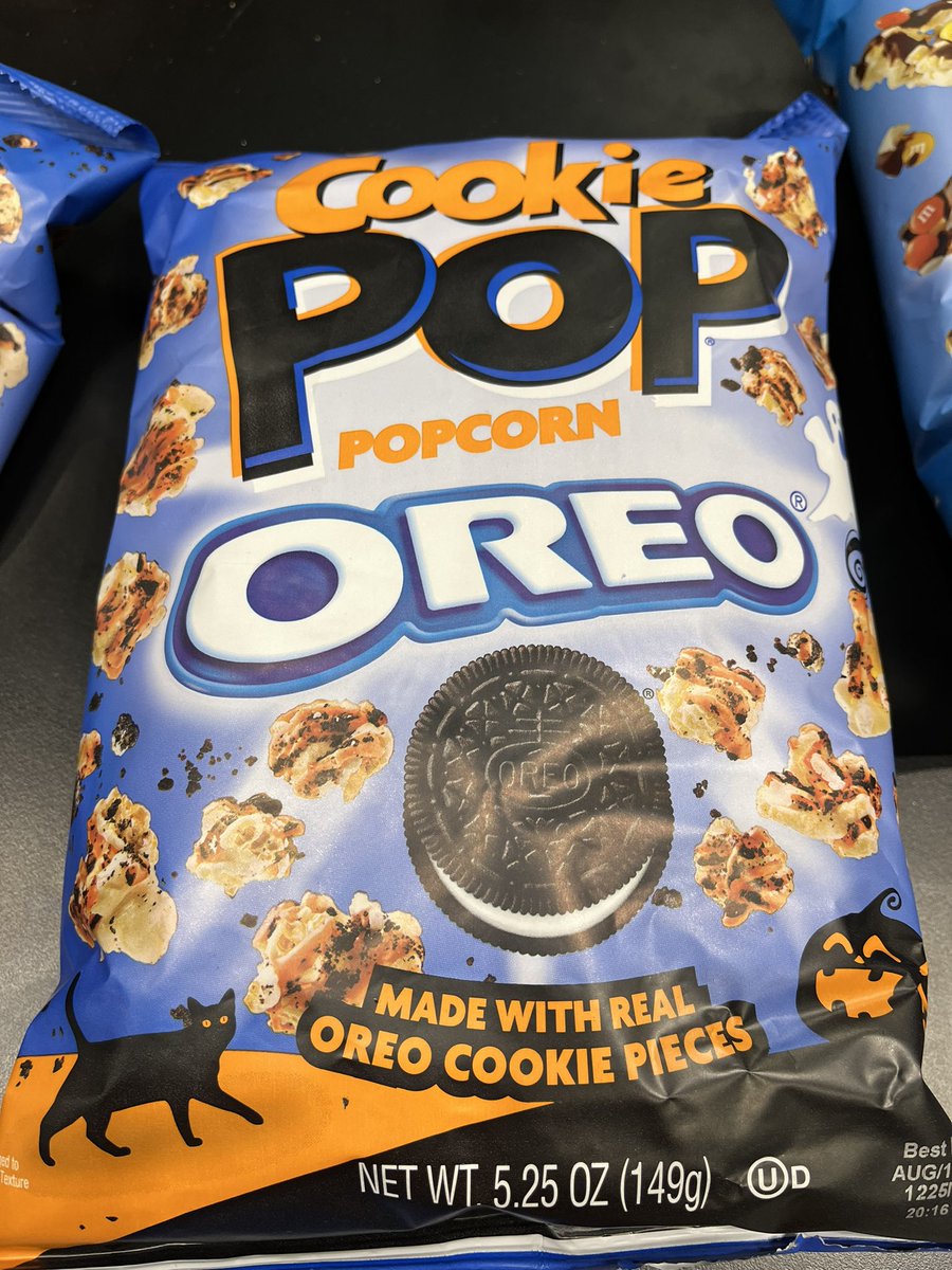 e_serraiotto's tweet photo. โฆ look what I found at the #fancyfoodshow ! #candypopcorn #cookiepopcorn https://t.co/UDOmCfYbqS