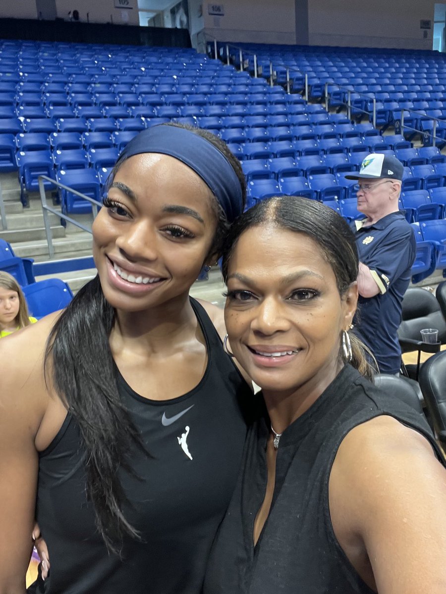 Collier Family tweet media