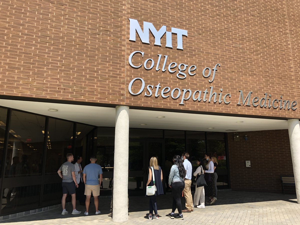 NYITCOMDO's tweet photo. Today, some student ambassadors were showing some of the incoming class around campus with a guided tour! Welcome #nyitcomclassof2026

We caught up with them outside of Rockefeller. What’s a helpful tip you have for the new class?? 

#nyitcom @nyit  @NYITCOMAR  @nyitcomsga https://t.co/I16bWDCYVA