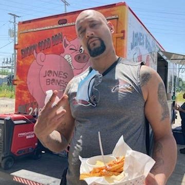 TalanProducts's tweet photo. Today our team enjoyed the wonderful food truck BBQ that the good jolks at Jones Bones delivers!#foodtruck #Cleveland #HIRINGNOW https://t.co/x7sGX6ndtc