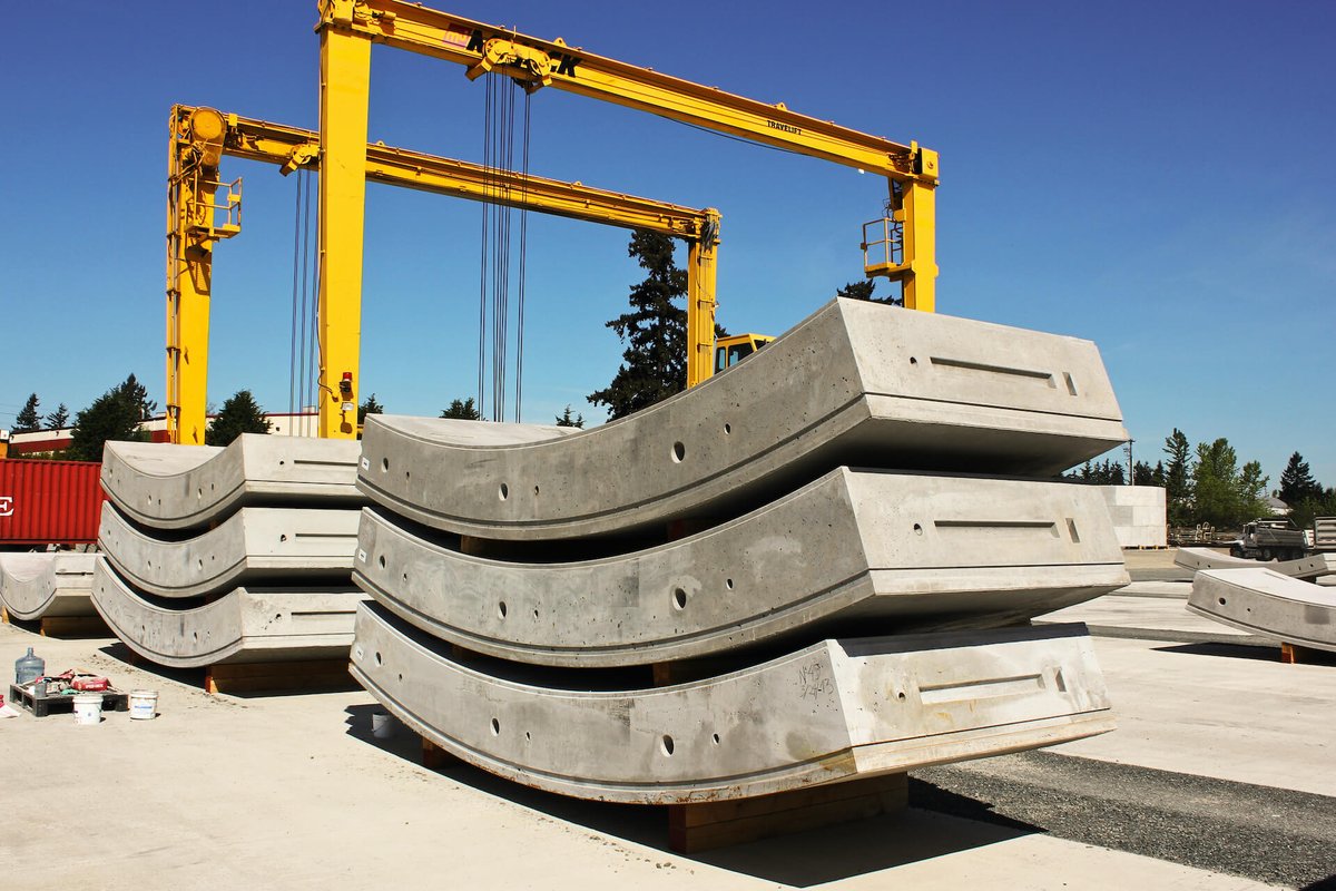 Cement production, source of ~7% of global GHG emissions, is difficult to decarbonize. Material efficiency and carbon capture, utilization, and storage will be crucial strategies. #CleanManufacturing cleanenergytransition.org/cmm/concrete-a…