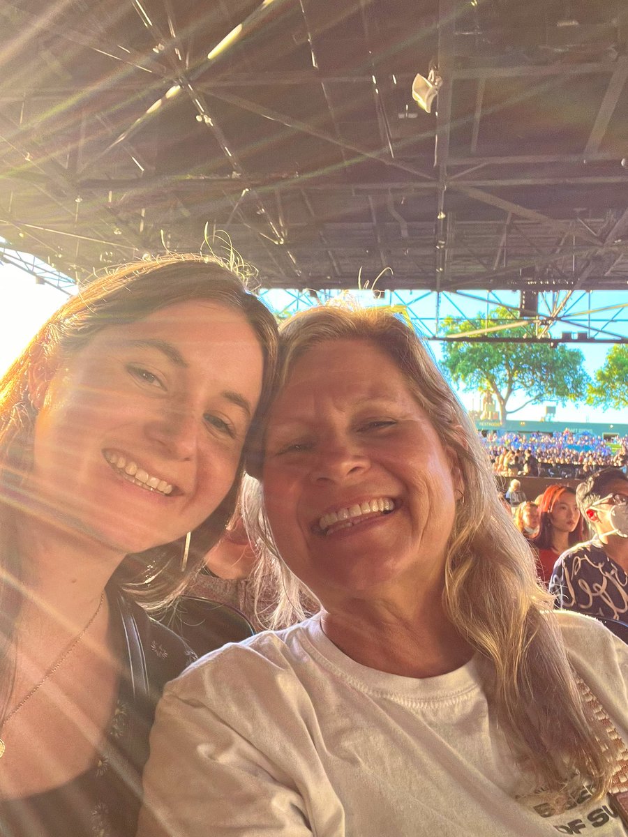 heyitsnothannah's tweet photo. my family & I seeing 5sos #5SOS #TakeMyHandConcord #rowyso
2015 vs. 2022 https://t.co/eZkxMLGPEH