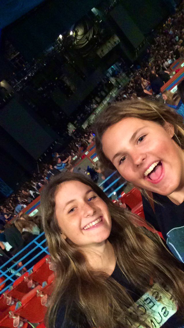 heyitsnothannah's tweet photo. my family & I seeing 5sos #5SOS #TakeMyHandConcord #rowyso
2015 vs. 2022 https://t.co/eZkxMLGPEH