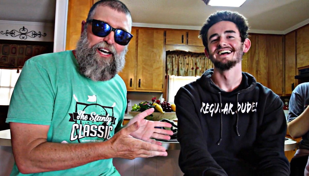 RegularDudes's tweet photo. Friendship in one photo. https://t.co/JgqXBPadB7