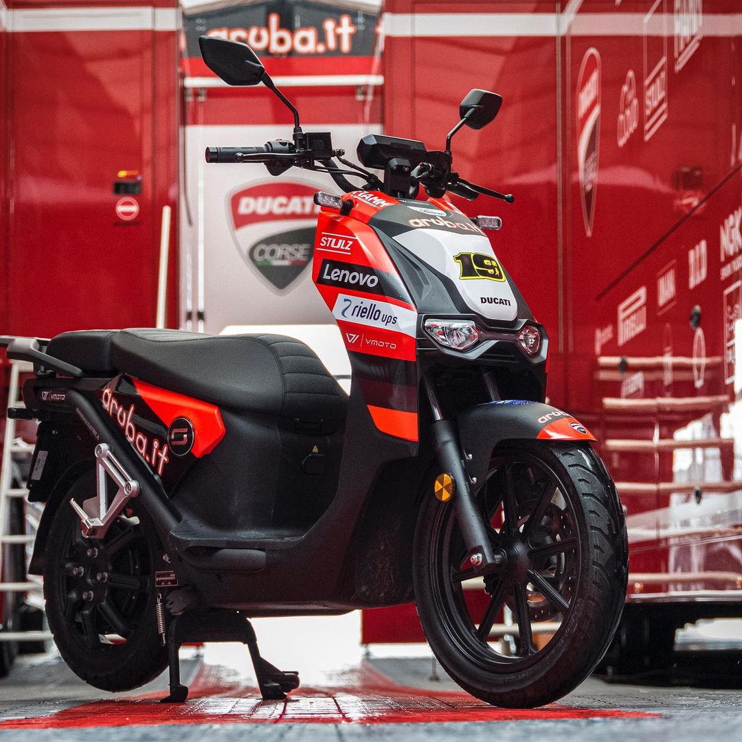 vmotosocouk's tweet photo. Vmoto is now the official supplier of electric paddock scooters to the @ArubaRacing WorldSBK Team!

#ArubaRacing #WorldSBK #SuperSocoAround #SuperSocoCPx https://t.co/Cq5LT2lbYX