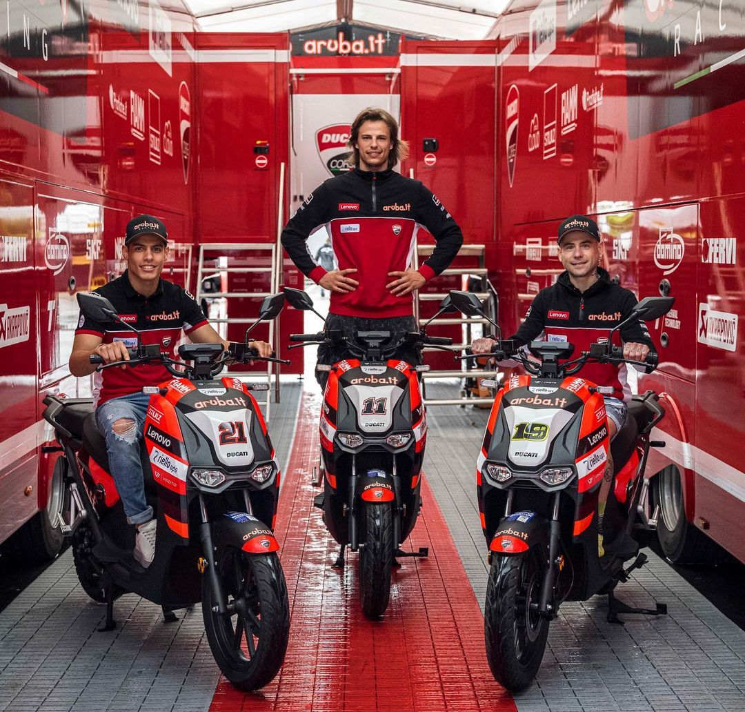 vmotosocouk's tweet photo. Vmoto is now the official supplier of electric paddock scooters to the @ArubaRacing WorldSBK Team!

#ArubaRacing #WorldSBK #SuperSocoAround #SuperSocoCPx https://t.co/Cq5LT2lbYX