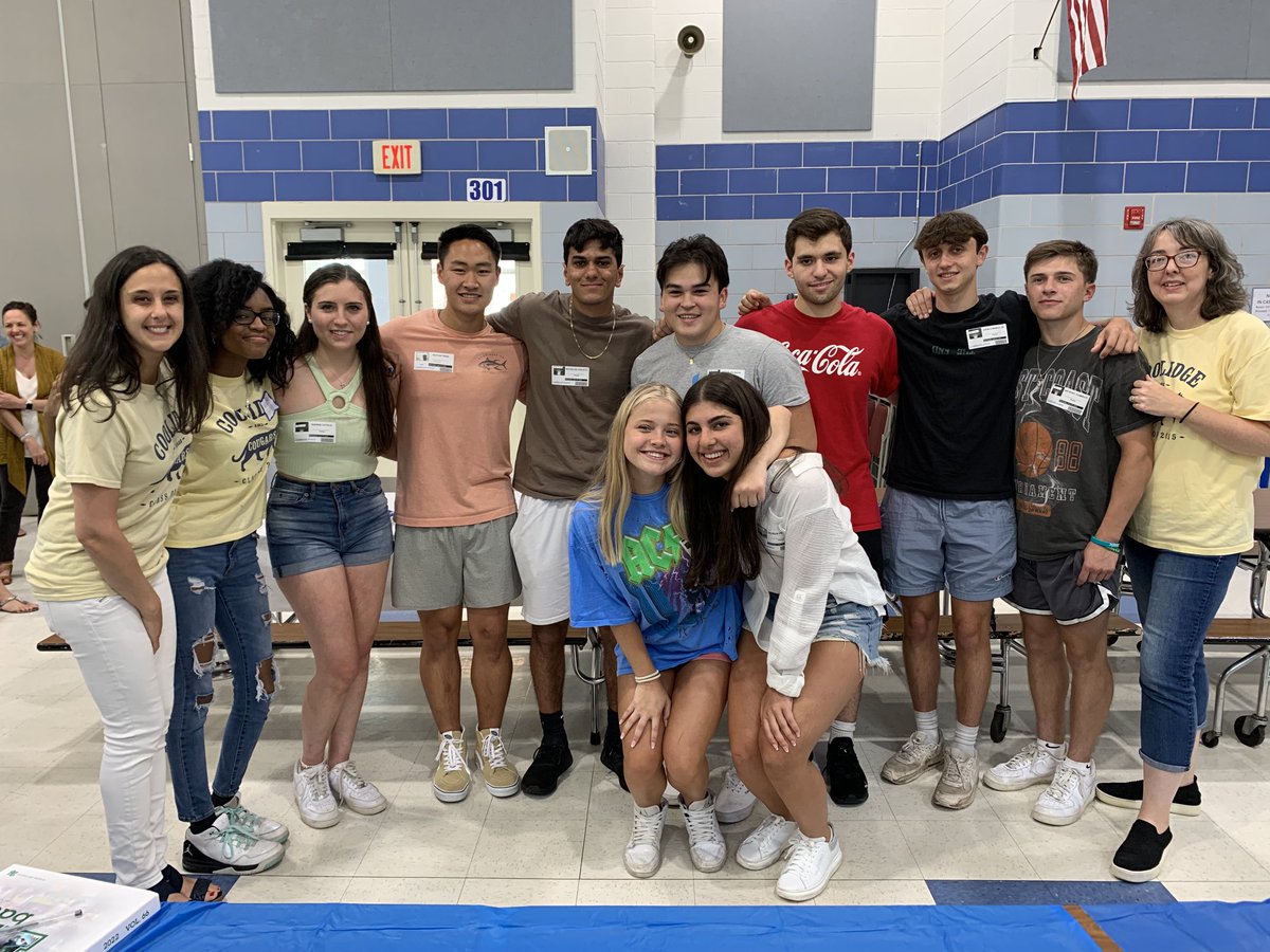 levinejcoolidge's tweet photo. Ramapo High School Class of 2022 came back to Coolidge to celebrate by reading to our students, socializing and watching a video of memories! ⁦@WPSCoolidge⁩ https://t.co/7TCJprQDWy