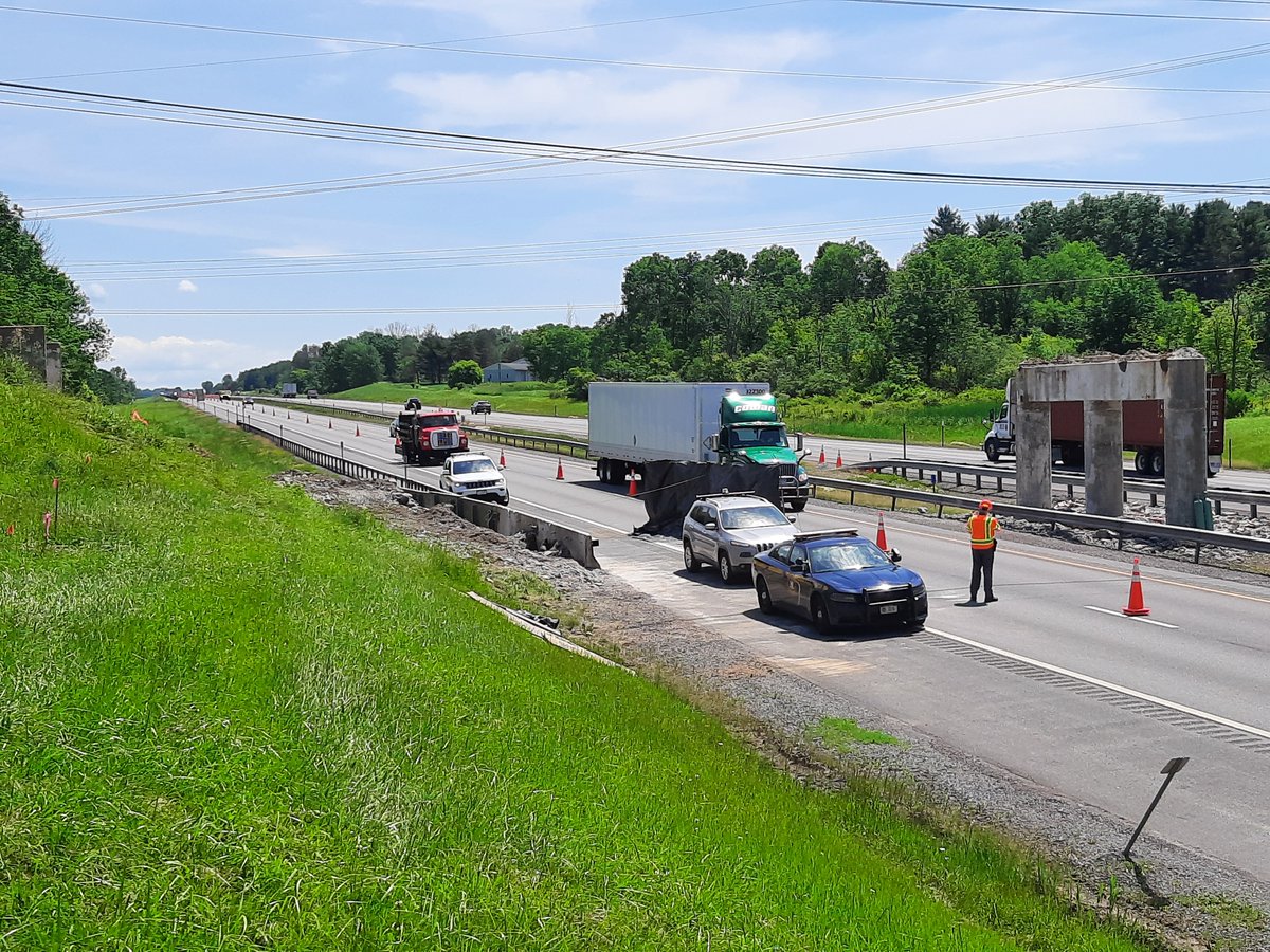 NYSThruway's tweet photo. #OperationHardHat: @nyspolice Troop T held Operation Hard Hats today in two active Thruway work zones in the #Syracuse region. Please keep our work zones safe for our crews. Follow the posted speed limit and be alert. Lives depend on it. 👷‍♀️🦺👷‍♂️🚧⚠️ #SlowDown https://t.co/CzVR4DGZOs