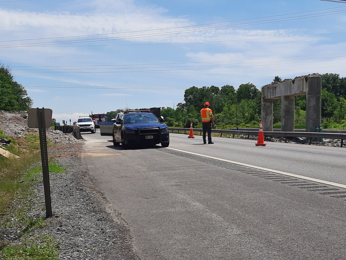 NYSThruway's tweet photo. #OperationHardHat: @nyspolice Troop T held Operation Hard Hats today in two active Thruway work zones in the #Syracuse region. Please keep our work zones safe for our crews. Follow the posted speed limit and be alert. Lives depend on it. 👷‍♀️🦺👷‍♂️🚧⚠️ #SlowDown https://t.co/CzVR4DGZOs