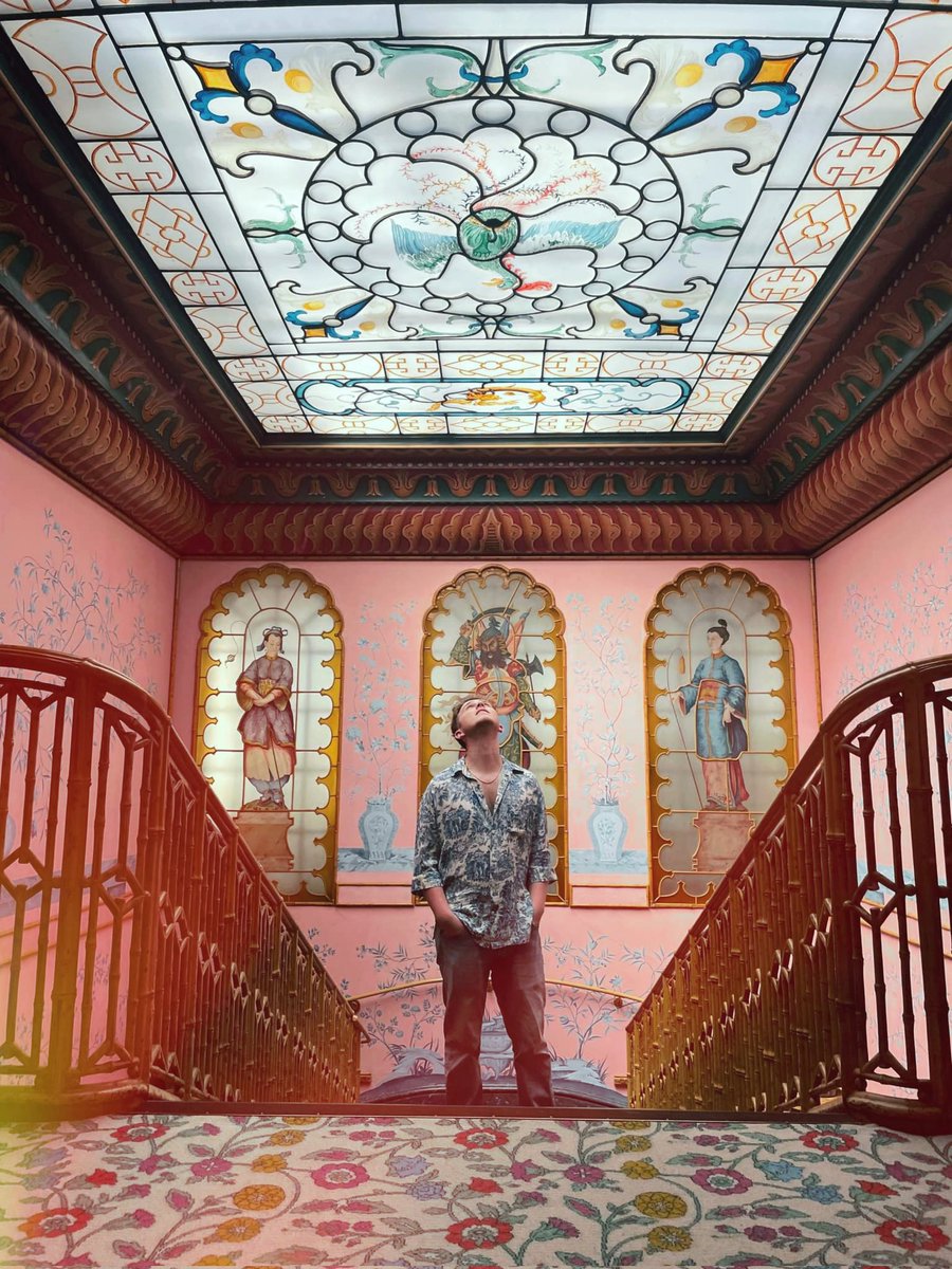 No episode of 'A Haircut With...' this week, this next episode is a real challenging topic &amp; I really want to do it justice with the edit. Can't wait for you to see it, it's a real eye opener ... 
For now, here's a pic of me in my new house 😂
Don't forget to sub 😘💛