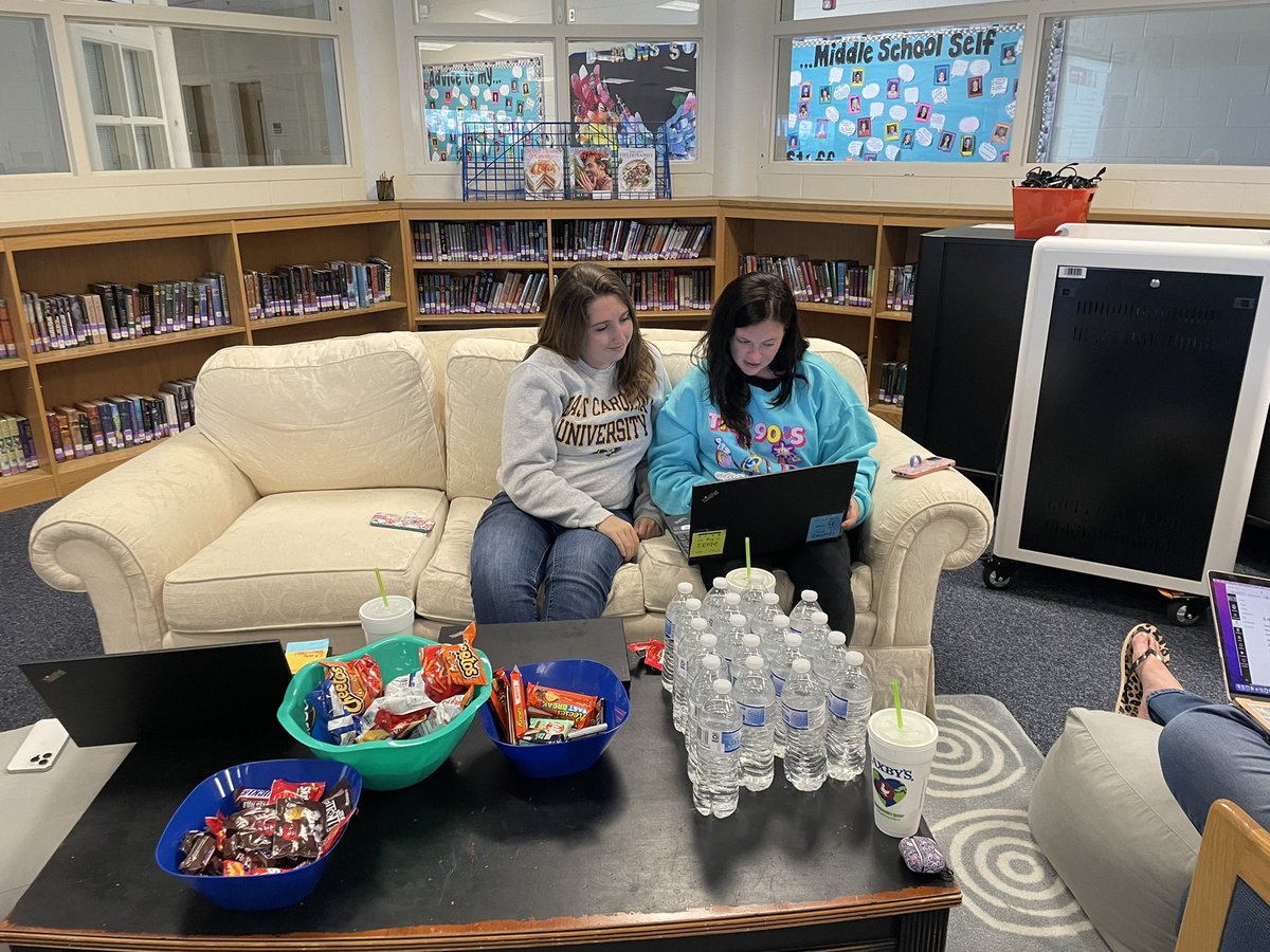 ectyson22's tweet image. Kicking off our first Blended Learning Teacher Cohort with @kbp0819 and @EmD0808 Looking forward to the collaboration among @BeaufortCoSchNC ….and people think teachers have the summer off 😎 @ReThinkBetsy @NCRethinkEd