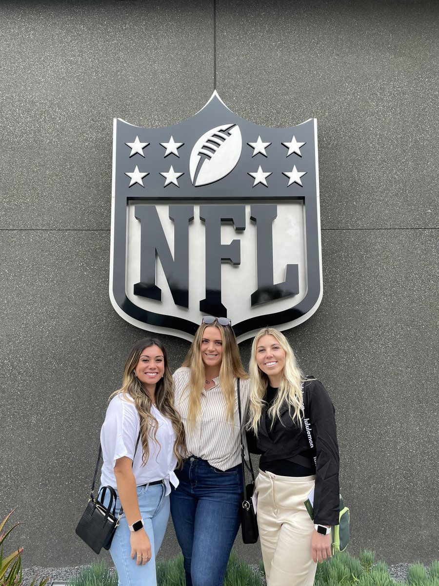 Katelynhoward04's tweet photo. shoutout @nflnetwork for the awesome tour #laexperience https://t.co/CAoQqE7I20