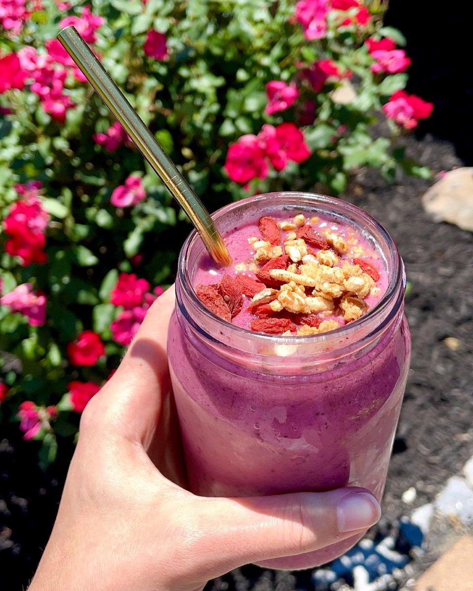 We're here to interrupt your feed with some flowers and protein 😍

📸: IG maddiejeanbigert