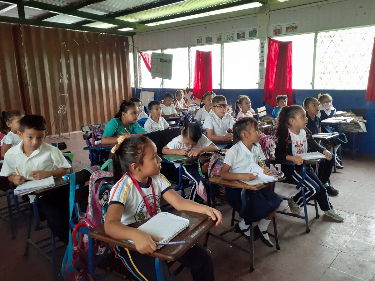 Estudiantes de primer grado trabajando en el Pautado haciendo uso de la estrategia método FAS.

#Nicaragua #Mined <a href="/minednicaragua/">Ministerio de Educación Nicaragua</a> 
<a href="/salvadorVang/">Salvador Vanegas G</a> 
@TeustepeM